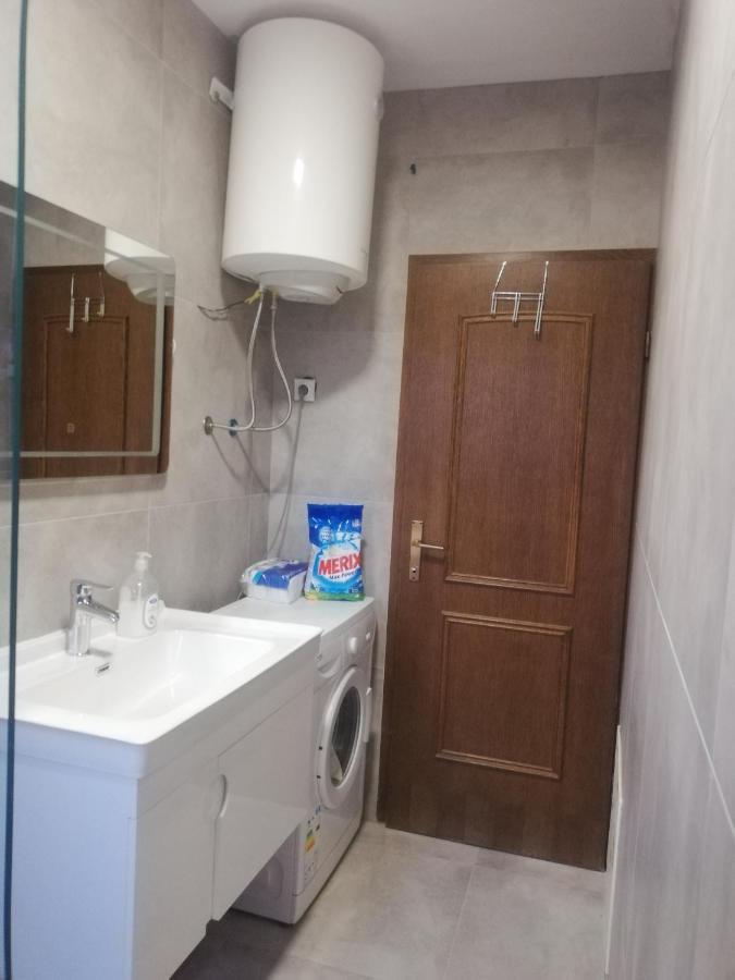 Duku'S Apartment Priştine Dış mekan fotoğraf